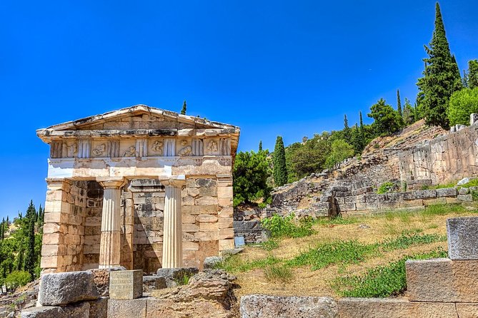 2-Day Delphi and Meteora Tour from Athens - Overnight in Kalambaka