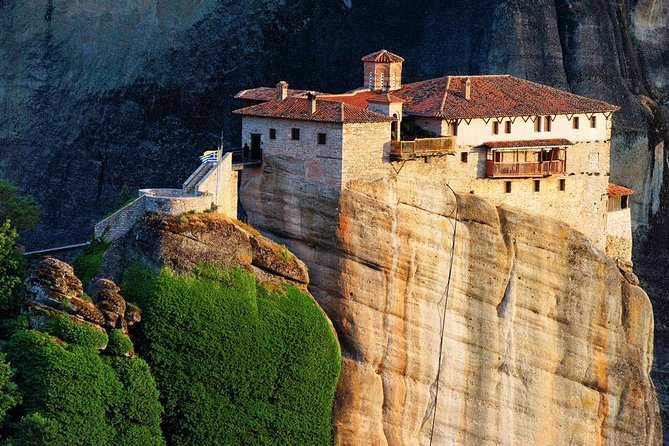 2-Day Tour to Delphi & Meteora with Guide and Tickets From Athens - Guides and group size: the variable part