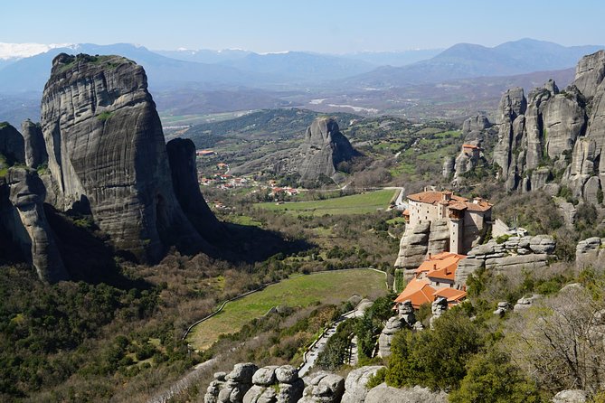 2 Days Private Tour: Delphi & Meteora - The central Greek road to Kalambaka
