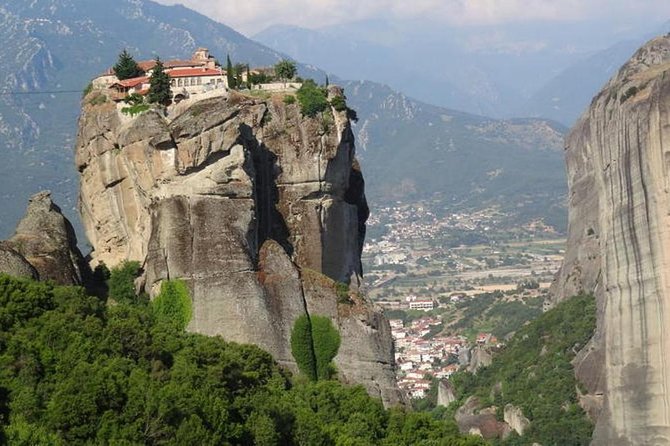 4-Day Classical Greece Tour: Epidaurus, Mycenae, Olympia, Delphi, Meteora - Guides, coaches, and the daily pace