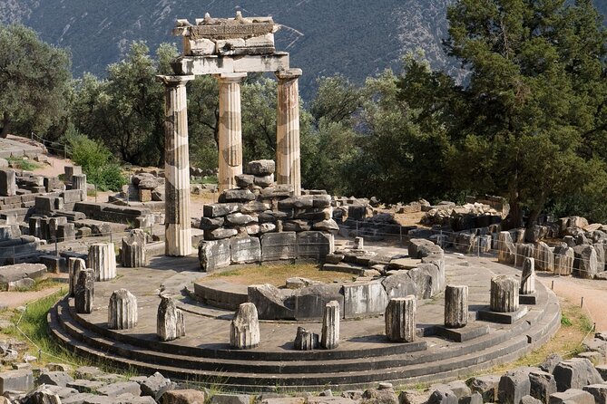 4day Spanish tour in Epidaurus Mycenae Olympia Delphi and Meteora - Day 3: Delphi, Arachova, and the road to Kalambaka