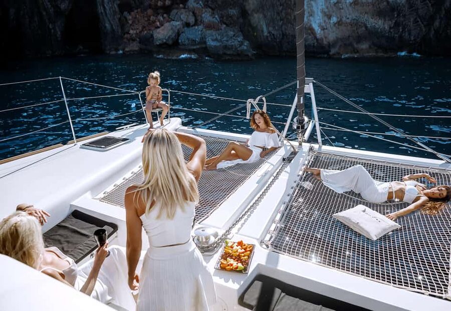 Agios Nikolaos: Spinalonga PM Catamaran Cruise with Dinner - Dinner onboard, with options for different diets