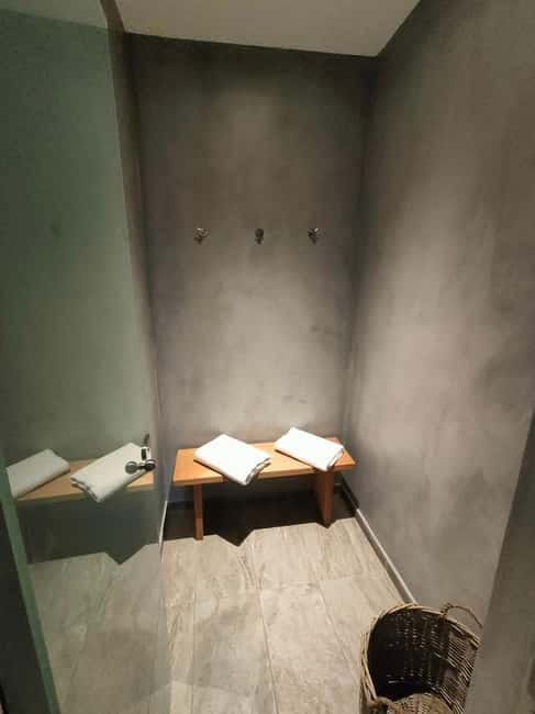 Akrotiri: Aromatherapy Couples Massage - A quiet pause in busy Santorini