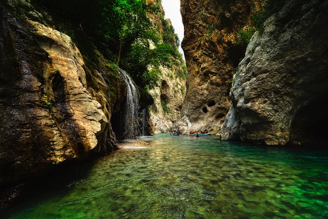 Arachthos white water river Rafting: Plaka's Bridge- Tzari - Nine kilometers from Plaka Bridge to Tzari