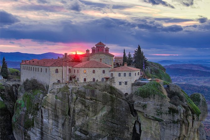 Athens: 3 days 2 nights Meteora with small size tours & hotel - Arriving under the Meteora rocks