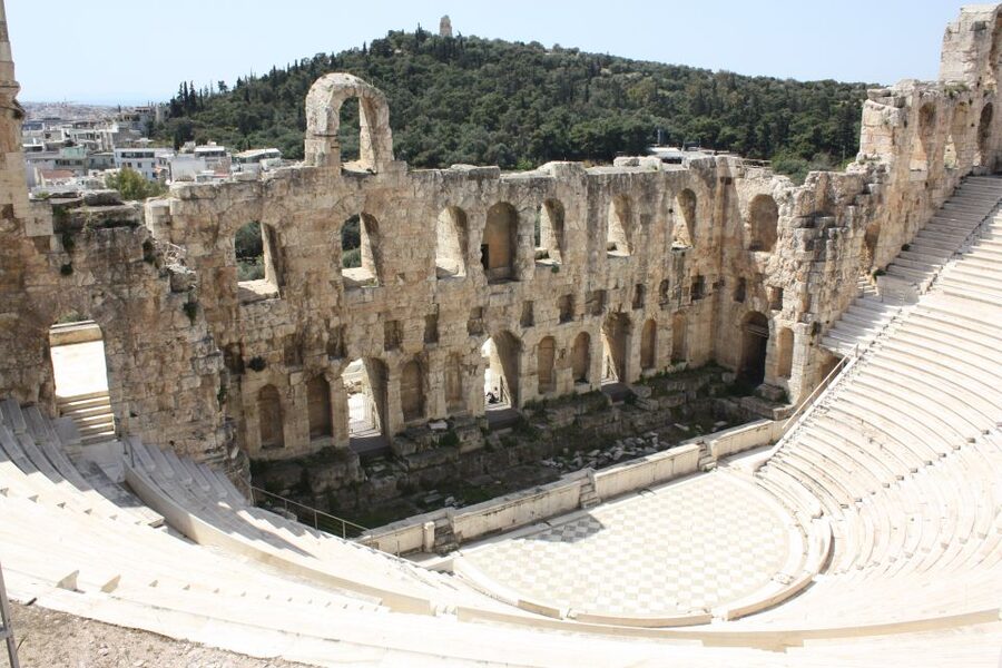 Athens:Acropolis - Historical Center Walking Tour in Spanish - Facing the Parthenon