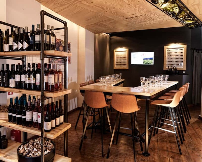 Athens: Acropolis Wine Tasting with Cheese and Olives - Five Greek wines, from three whites to two reds