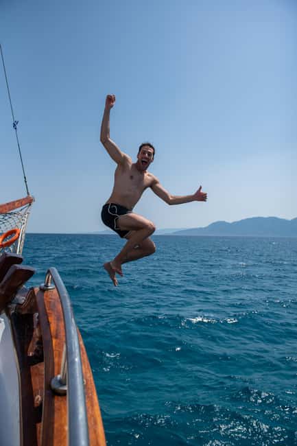 Athens: Agistri, Moni, and Aegina Cruise with Lunch & Drinks - Getting to Marina Zeas and Starting the Morning