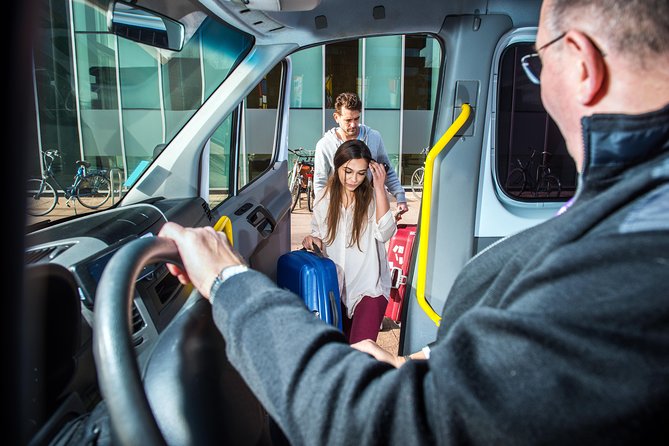 Athens Airport Arrival Transfer to Hotels or Addresses in Athens - The one-hour wait and what it really means