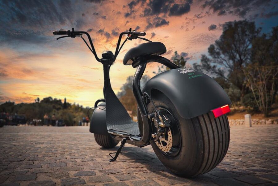 Athens: City Highlights Guided E-Scooter Tour - Why an e-scooter works well in central Athens