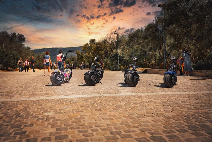 Athens: City Highlights Guided E-Scooter Tour - What the guides add to the ride