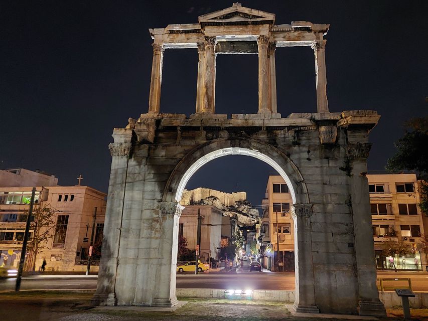 Athens: City Highlights Nighttime Walking Tour in Spanish - Why an evening walk works well in Athens
