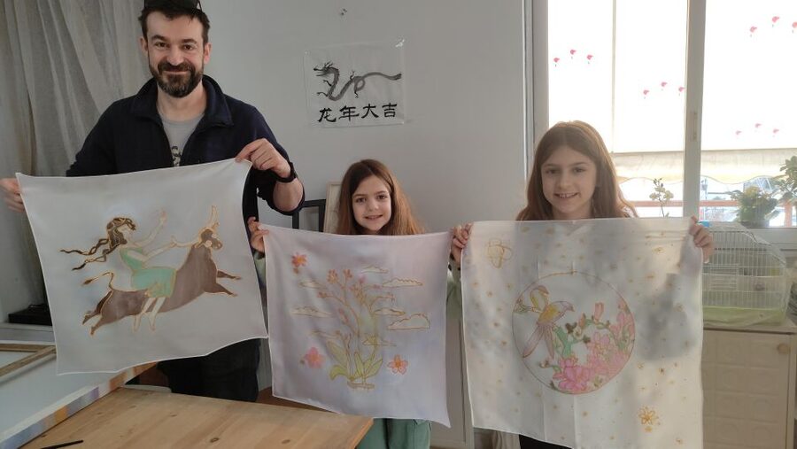 Athens: Create your own Greek Silk Scarf Souvenirs - Painting a scarf with your own style
