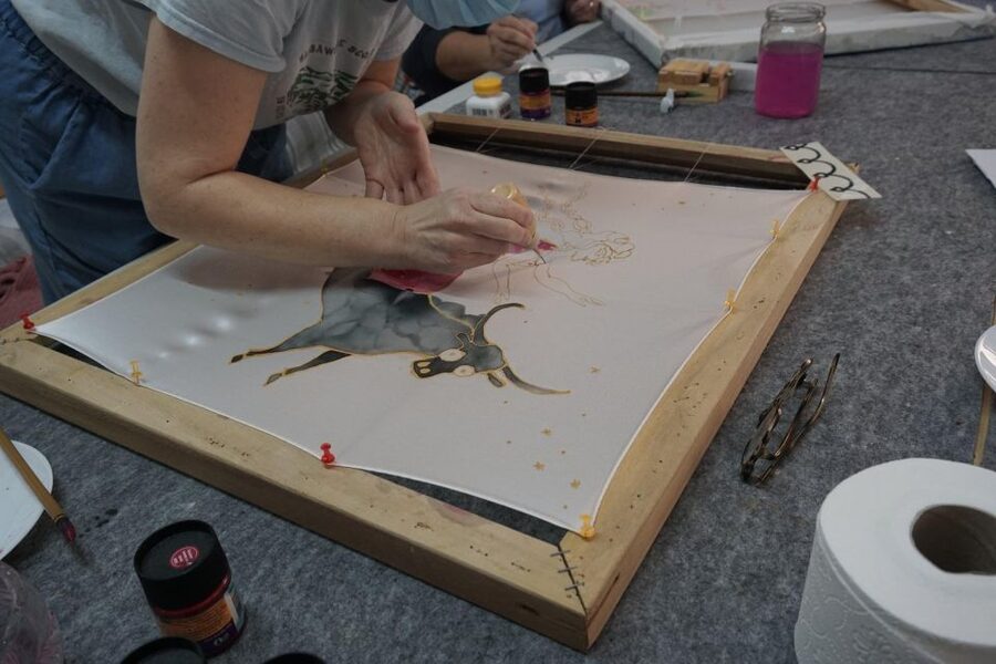 Athens: Create your own Greek Silk Scarf Souvenirs - The first steps: silk, patterns, and color