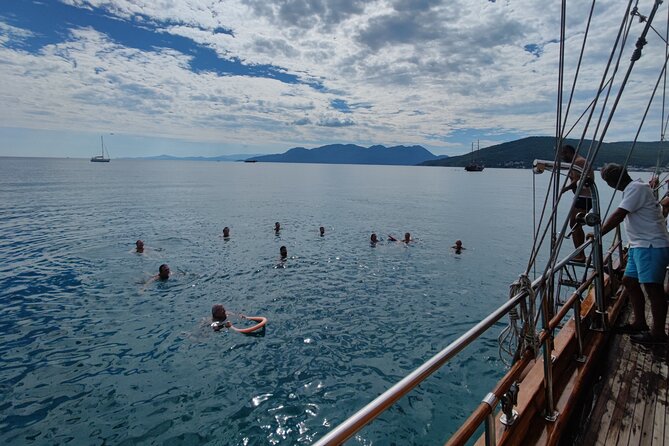 Athens cruise: Agistri, Moni/Metopi, Aegina with lunch & drinks - Agistri: one hour for a first taste of island life