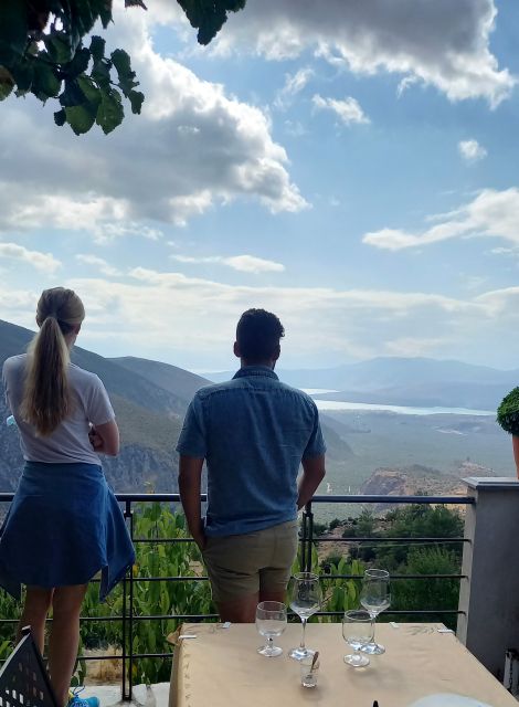 Athens: Delphi, Corycian Cave, and 300 Battlefield Day Trip - The guide makes or breaks the long drives