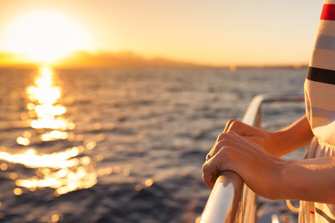Athens: Island Swimming Day Cruise—DJ, Lunch & Drinks incl. - The day at a glance