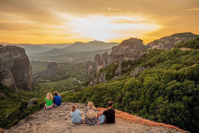 Athens: Meteora 2-Day Tour Sunset & Morning Small Group + Hotel - Day two: choose the minibus or the 7-kilometer hike