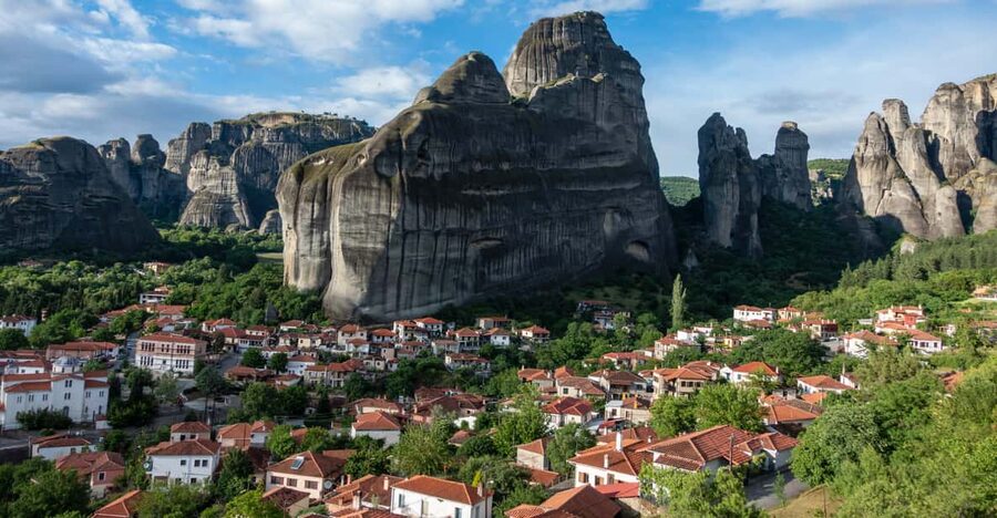 Athens: Meteora Day Trip with Audio Guide and Lunch Option - The four-hour coach ride north