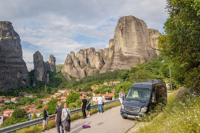 Athens: Meteora Monasteries, Caves & Coastal Stopovers with Lunch - The return through Kamena Vourla