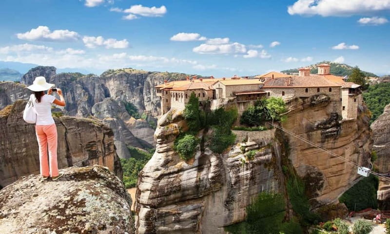 Athens: Meteora Monasteries Day Trip with Caves and Lunch - What the guides add to the experience