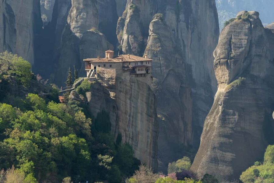 Athens: Meteora Monasteries Day Trip with Caves and Lunch - Seeing all eight monasteries from the road