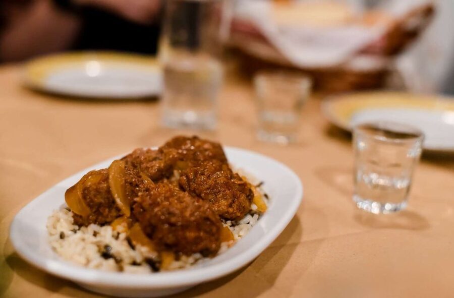 Athens: Premium Food and Wine Tasting Tour in the evening - Why this Athens food walk works after dark