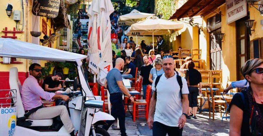 Athens: Private Evening Sightseeing Tour by Electric Tuk-Tuk - Why an electric tuk-tuk works so well in Athens