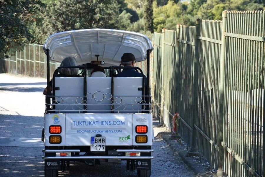 Athens: Private Evening Sightseeing Tour by Electric Tuk-Tuk - Starting at Syntagma and meeting modern Athens