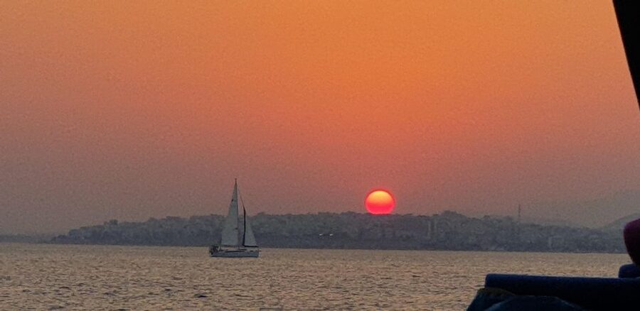 Athens: Riviera Catamaran Tour with Fresh Meal and Drinks - Should you book the Athens Riviera catamaran?