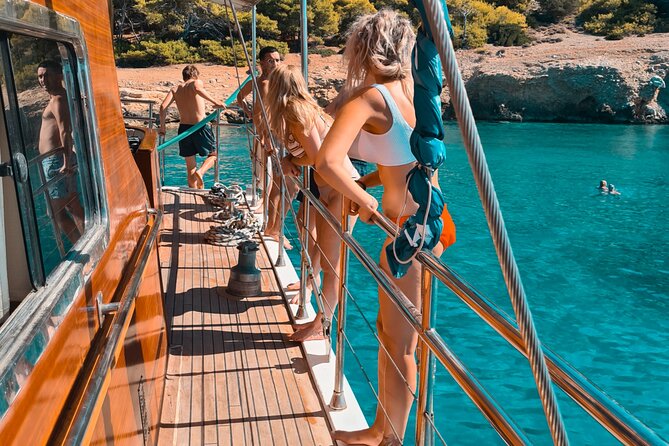 Athens Riviera Sunset Cruise with Snacks and Drinks Included - What is served aboard