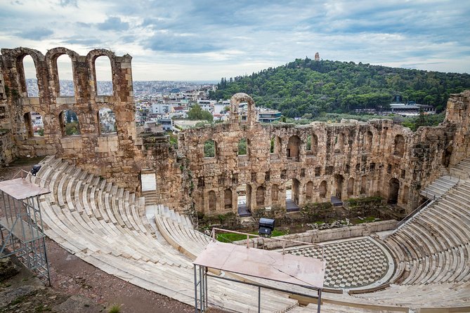 Athens Super Saver: City Sightseeing Tour plus Half-Day Cape Sounion Trip - Climbing the Acropolis before the crowds build