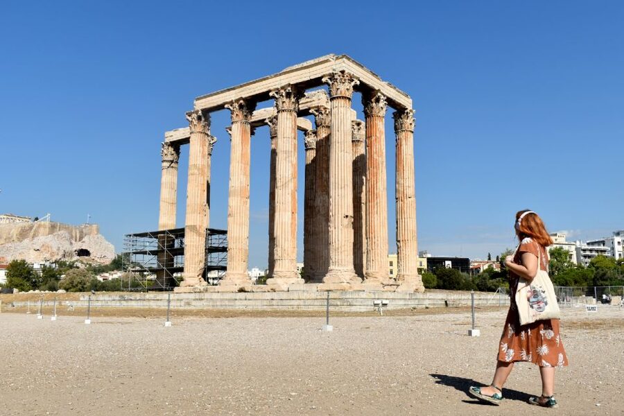 Athens: Temple of Olympian Zeus Ticket and Audio Tour - How the audio guide compares with a live guide