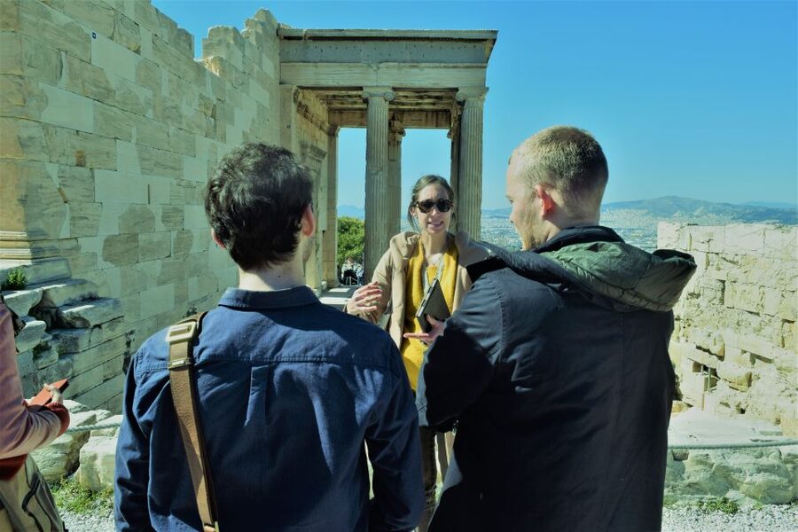 Athens: The Acropolis Guided Walking Tour in German - The Propylaea and the moment of arrival