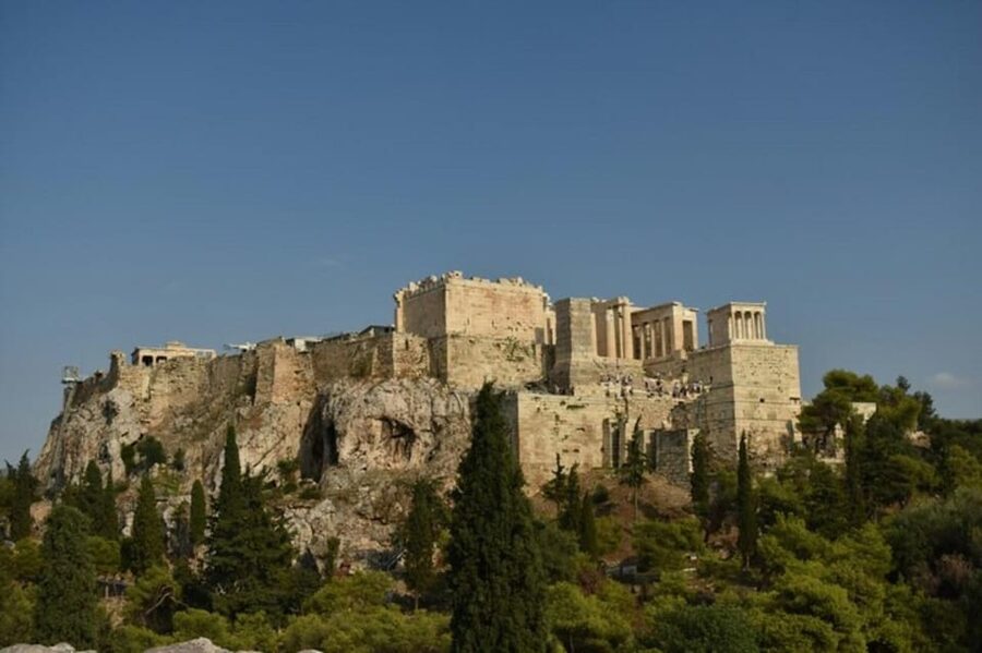 Athens: the Great Greek Philosophers Guided Tour in Spanish - Socrates Prison and the cost of asking questions