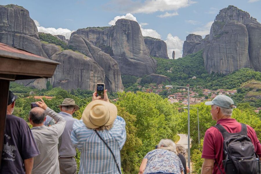 Athens to Meteora: Monasteries & Hidden Caves Bus Tour - How the guides shape the experience