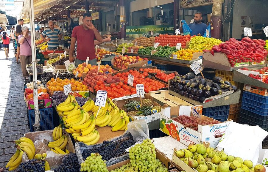 Athens: Traditional Greek food tour in hidden spots - Learning to judge olive oil