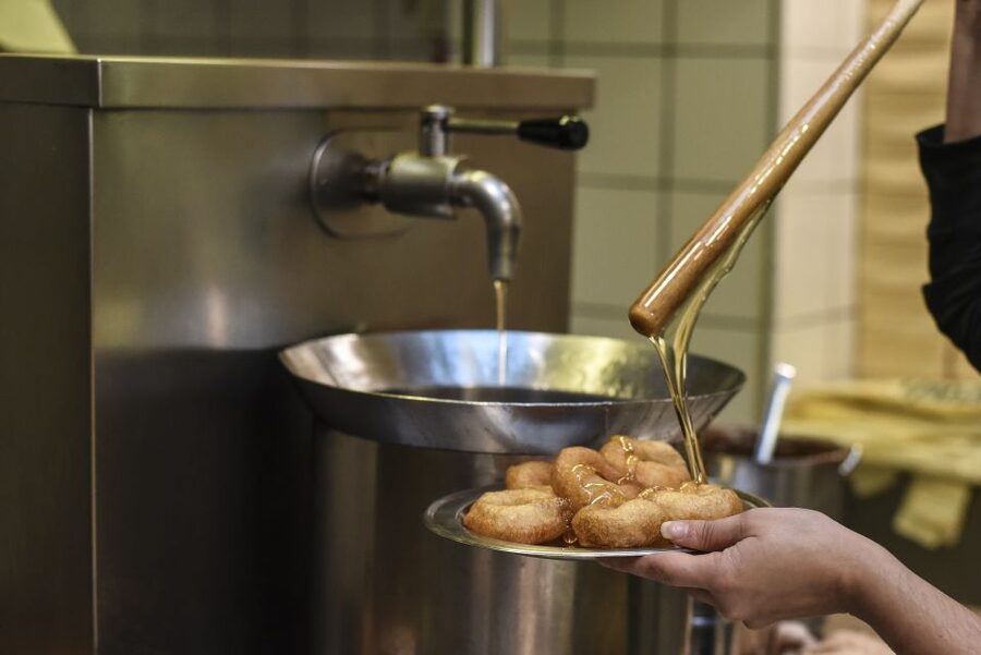 Athens: Ultimate Food Walking Tour with 15 Tastings - Key points at a glance