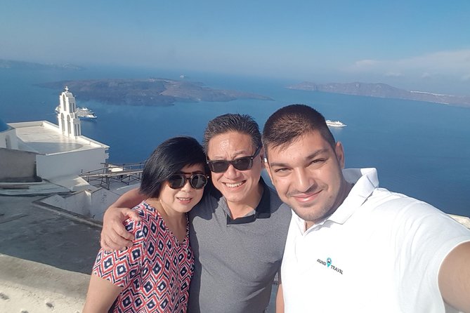 Best of Santorini Customized Private Tour - Oia and Finikia: postcards, crowds, and a quieter lane