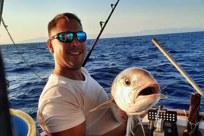 Captain Manolis Fishing with barbecue on the boat - Key points at a glance