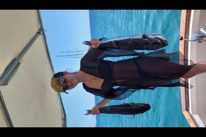 Captain Manolis Fishing with barbecue on the boat - First up: trolling for little tuna
