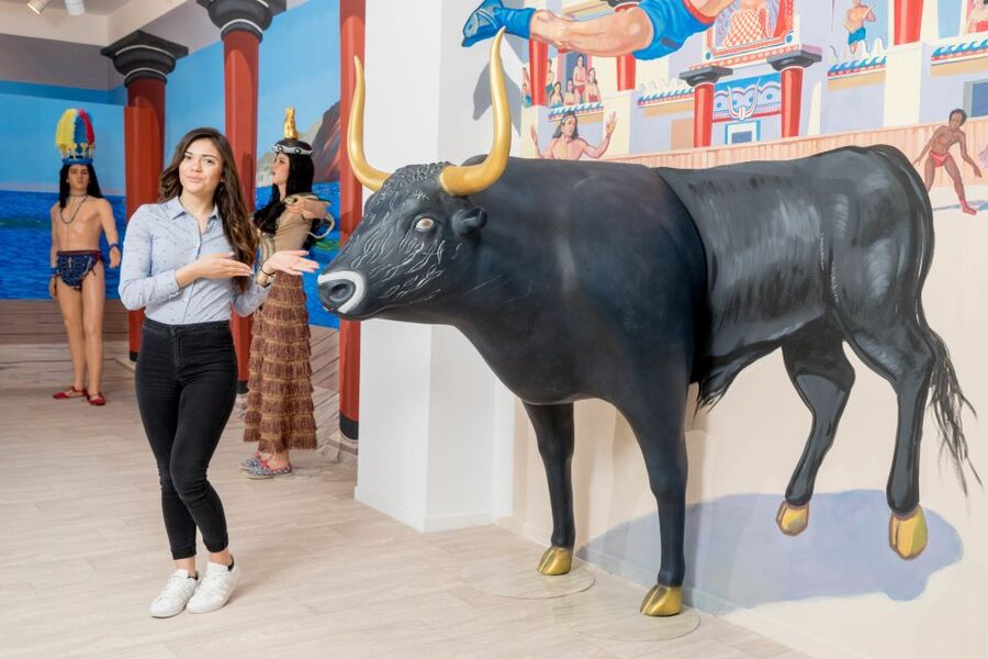 Chania: Minoan's World 9D Experience - What the 14-language system means for your visit