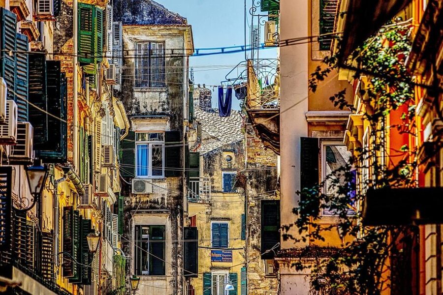 Corfu Town: Guided Walking Tour and Local Food Tastings - St. Spyridon Church and the food of devotion