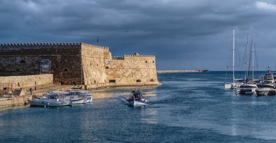 Crete: Heraklion Center, Local Market and Creta Aquarium - Two Crete highlights in one half-day