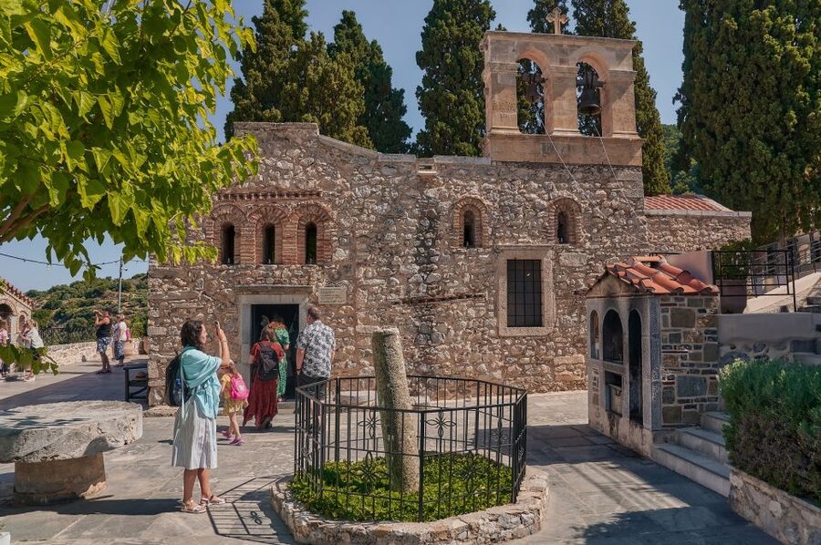 Crete: Knossos Palace and Lassithi Plateau Day Tour - Lunch and free time in Tzermiado