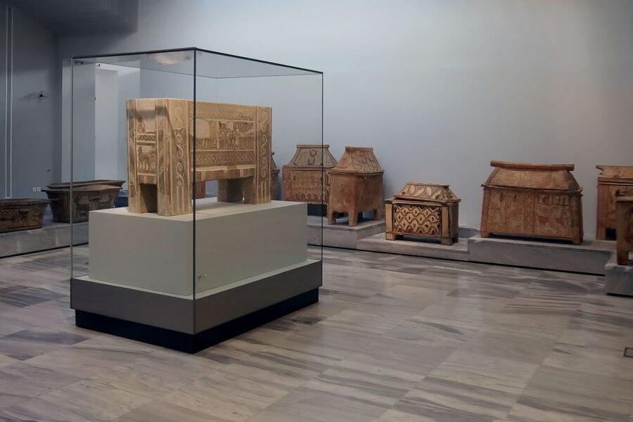 Crete: Knossos Palace and Museum E-Tickets with Audio Guides - Taking in the Heraklion Archaeological Museum