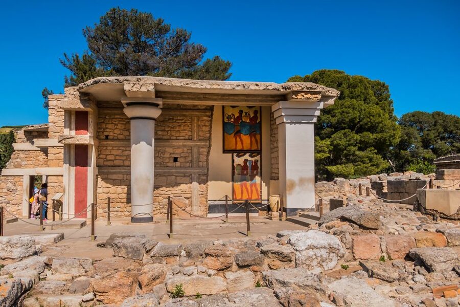 Crete: Knossos Palace Entry Ticket with Optional Audio Guide - Walking through the Minoan palace