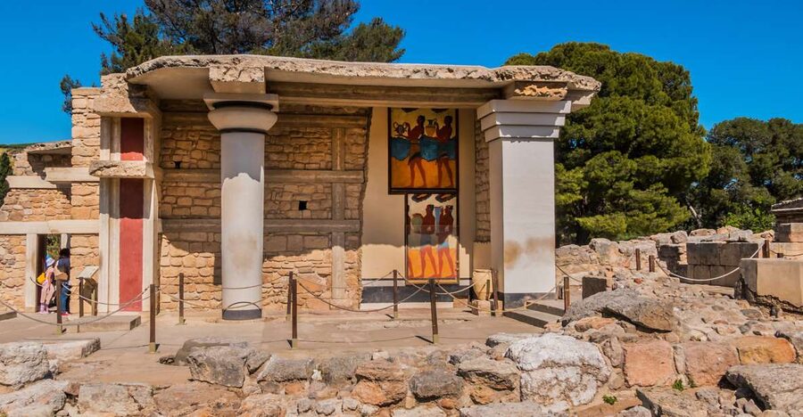 Crete: Knossos Palace Entry Ticket with Optional Audio Guide - Choosing the audio guide