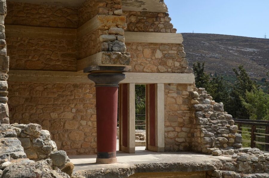 Crete: Knossos Palace & Heraklion Guided Tour - Why Knossos makes this more than a simple sightseeing bus