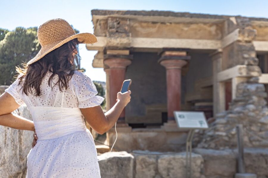 Crete: Palace of Knossos E-Ticket and Audio Guide - What the visit feels like on the ground